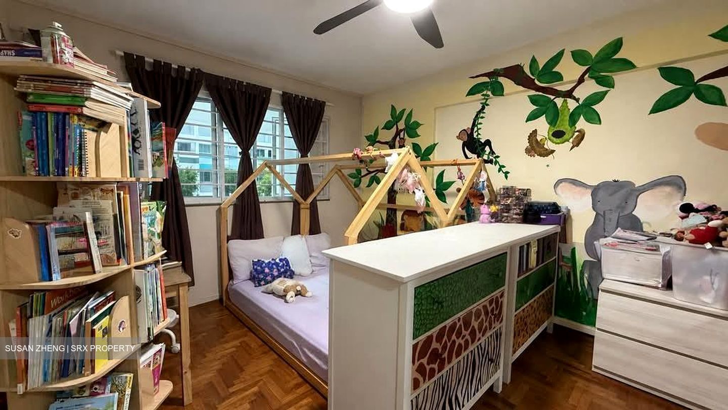 Blk 327 Jurong East Street 31 (Jurong East), HDB Executive #595183011